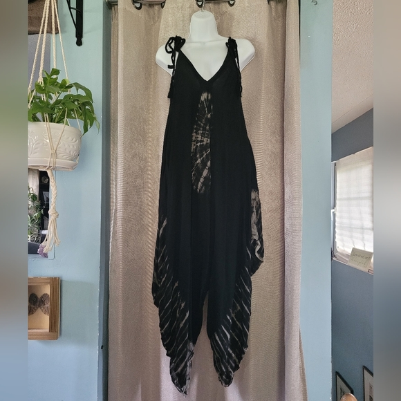 ⭐️100% Rayon Romper⭐️ - Picture 1 of 5